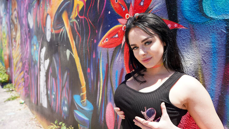 Girl on a Quest: Ike & Macey - Ike Diezel - Macey Jade