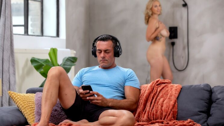 Renato and Blonde MILF with Big Tits: Shower Play with Joymii - Renato - Ambra Dolce